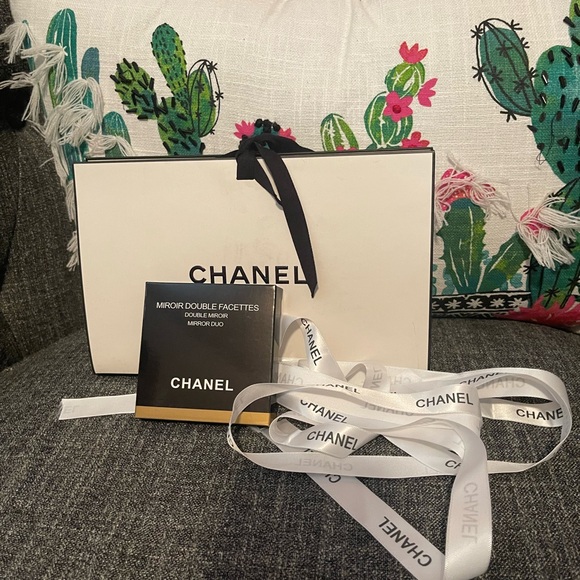 CHANEL BEAUTY Double Sided Purple Compact Mirror New IN Box - Picture 4 of 5